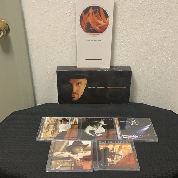 GARTH BROOKS THE LIMITED SERIES, 5 CD + 1 DVD,  EUC BOX SET - Picture 5 of 11